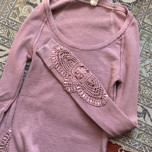 2 Long sleeve waffle knit fitted Tees. - Picture 8 of 9